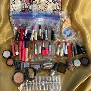 2.6 lbs of Makeup bag full of nails, polish, and etc… lot fair, used, good